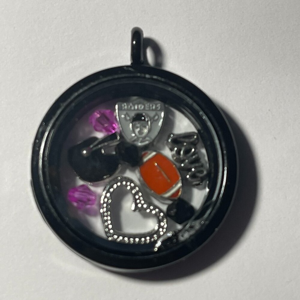 Las Vegas Raiders NFL Memory Charm Locket w/ 22 IN chain NEW